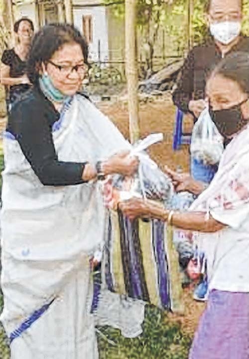 MSCW distributes relief m MSCW distributes relief m