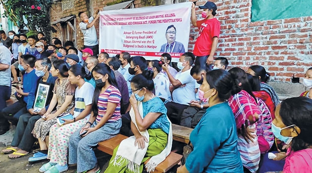 Govt transfers DC, SP of 