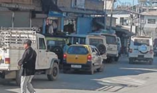 Ukl town chokes under traffic surge