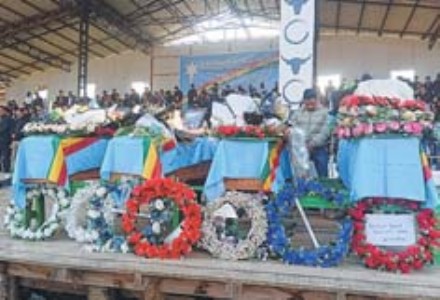 Tangkhuls bid tearful farewell to 4 slain cadres