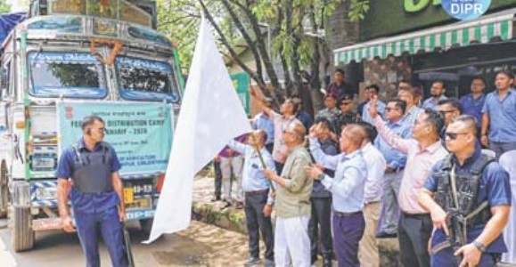 CM flags off fertilizer trucks, launches organic fertilizer