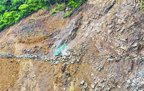 Fresh landslides mar restoration of Tadubi-Ukl road