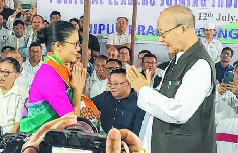 Cong rolls out red carpet for 11 members